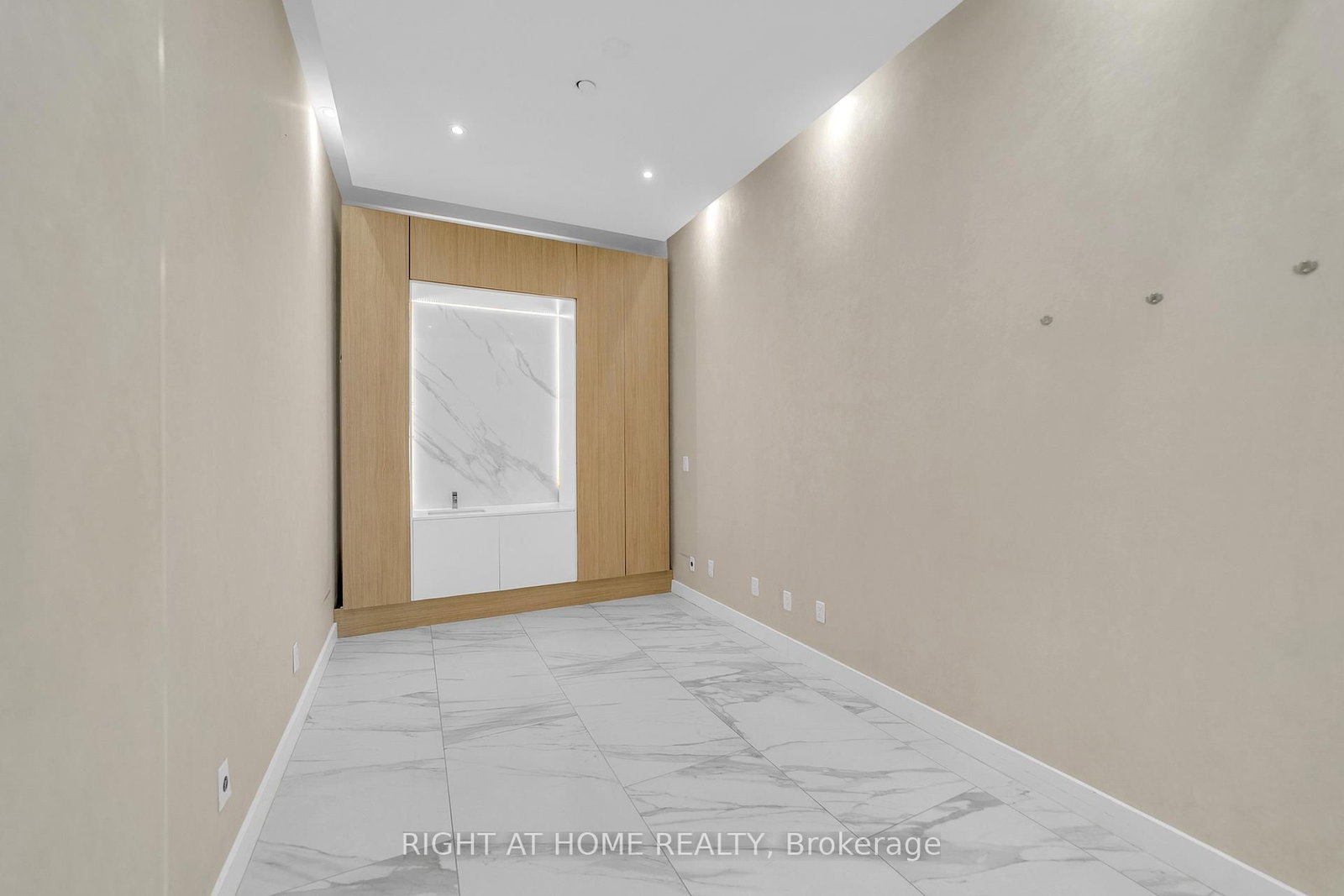 7191 Yonge Street, Unit 115/116 - Photo 11