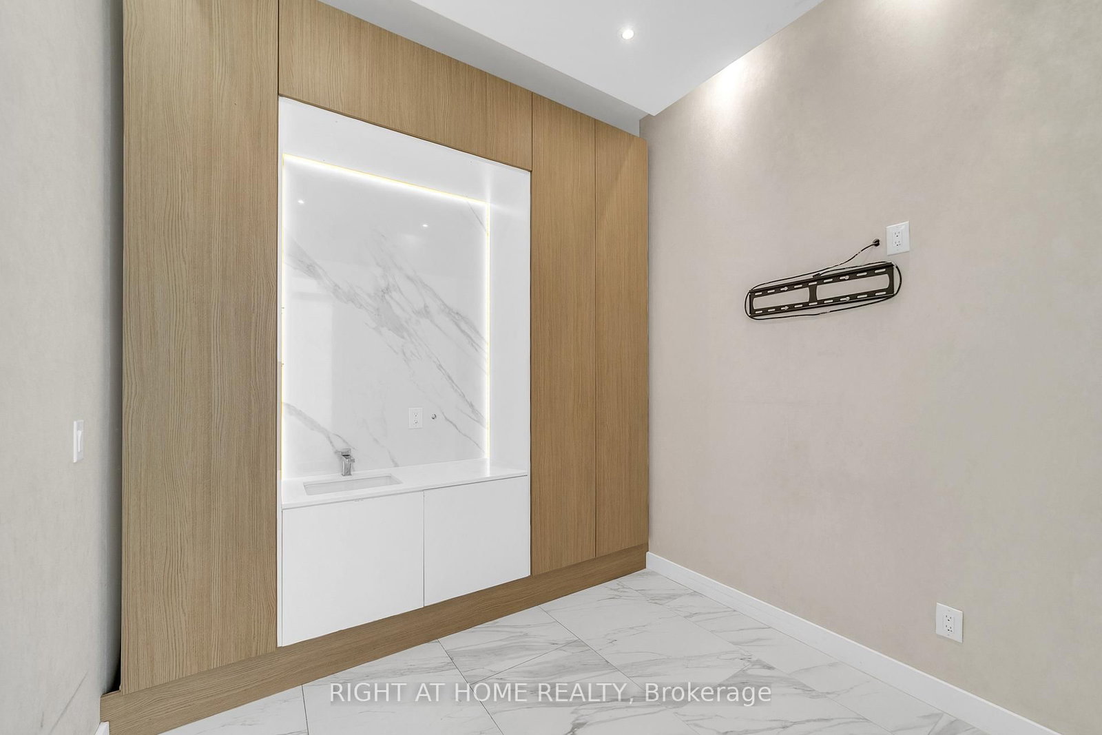 7191 Yonge Street, Unit 115/116 - Photo 14