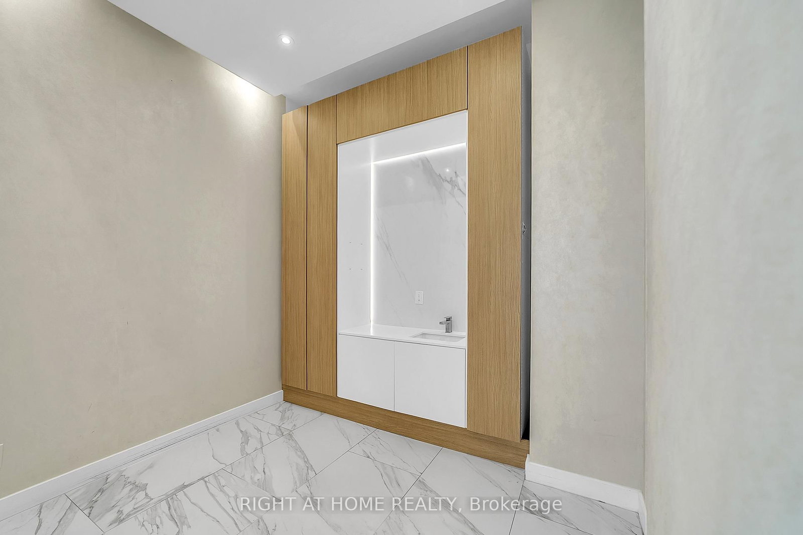 7191 Yonge Street, Unit 115/116 - Photo 20