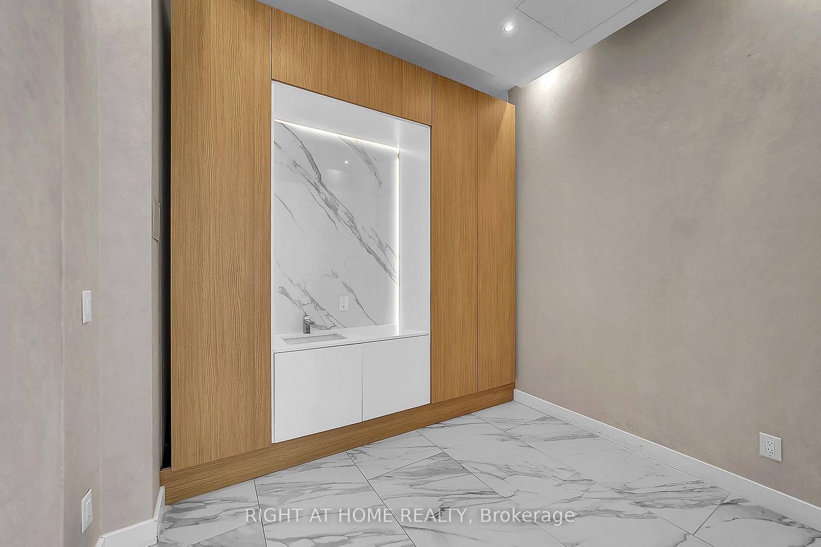 7191 Yonge Street, Unit 115/116 - Photo 23
