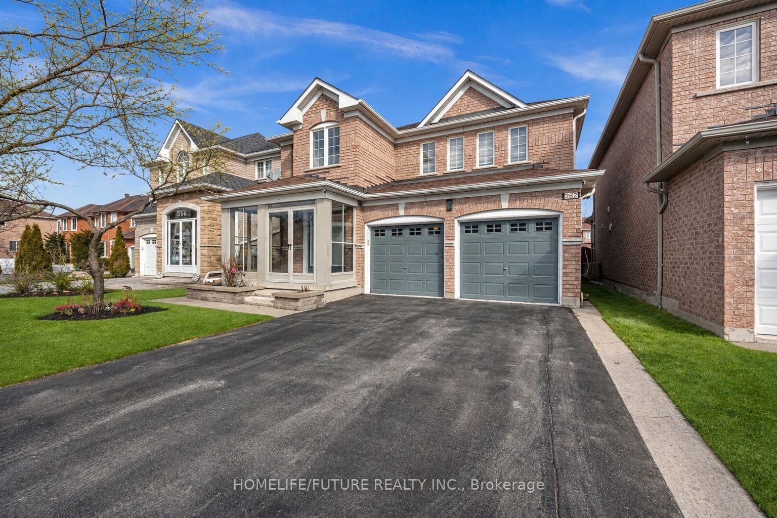 Detached House for sale at 262 Helen Avenue, Markham, Ontario, L3R 1K1 - Village Green-South Unionville - MLS: N13059276