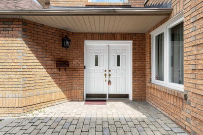 47 Edenbridge Drive • Vaughan, ON photo 4