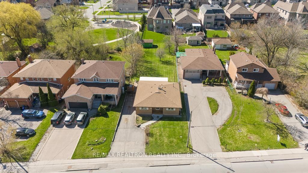 Detached House for sale at 163 Elgin Mills Road, Richmond Hill, Ontario, L4C 4M3 - Mill Pond - MLS: N13060154