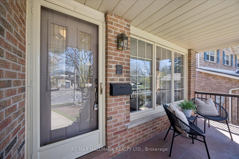 40 Ashland Cres, Markham, L3P 3Z8 | Image 2