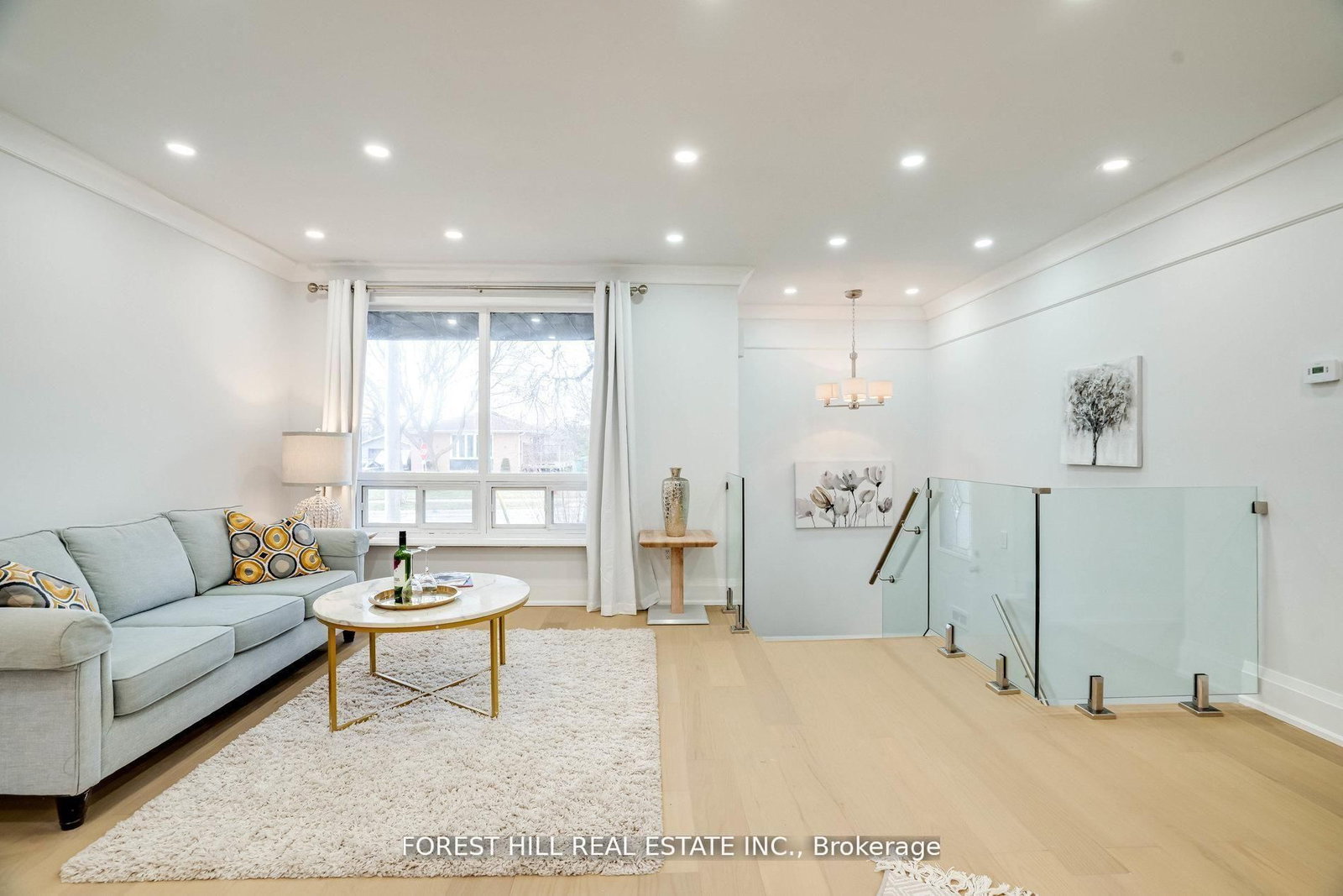 1 Willis Drive • Aurora, ON photo 6