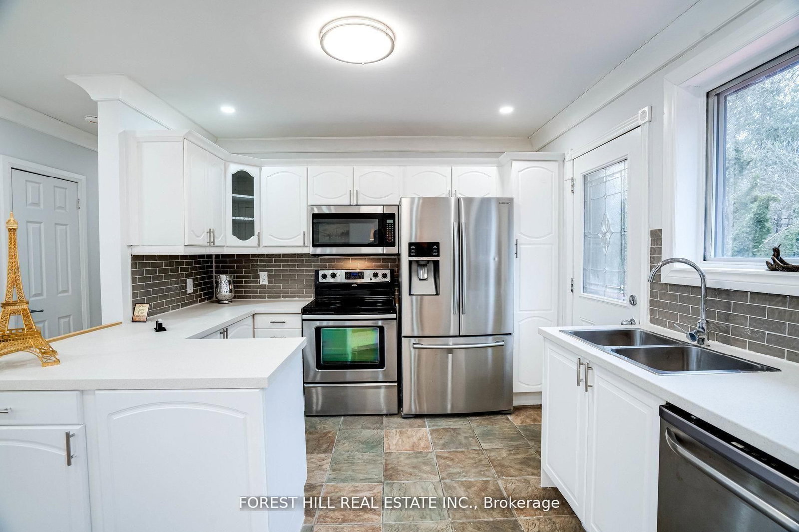 1 Willis Drive • Aurora, ON photo 9