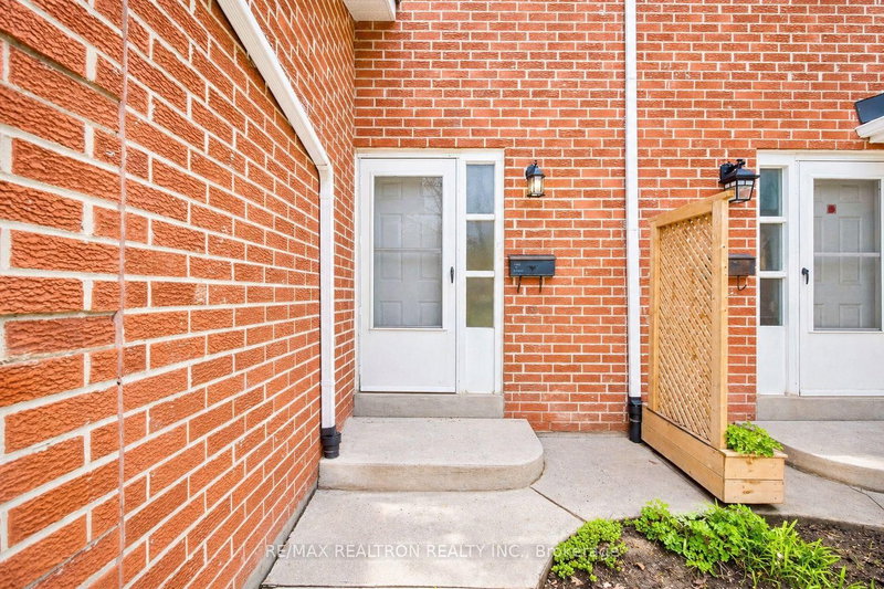 22 Porterfield Crescent