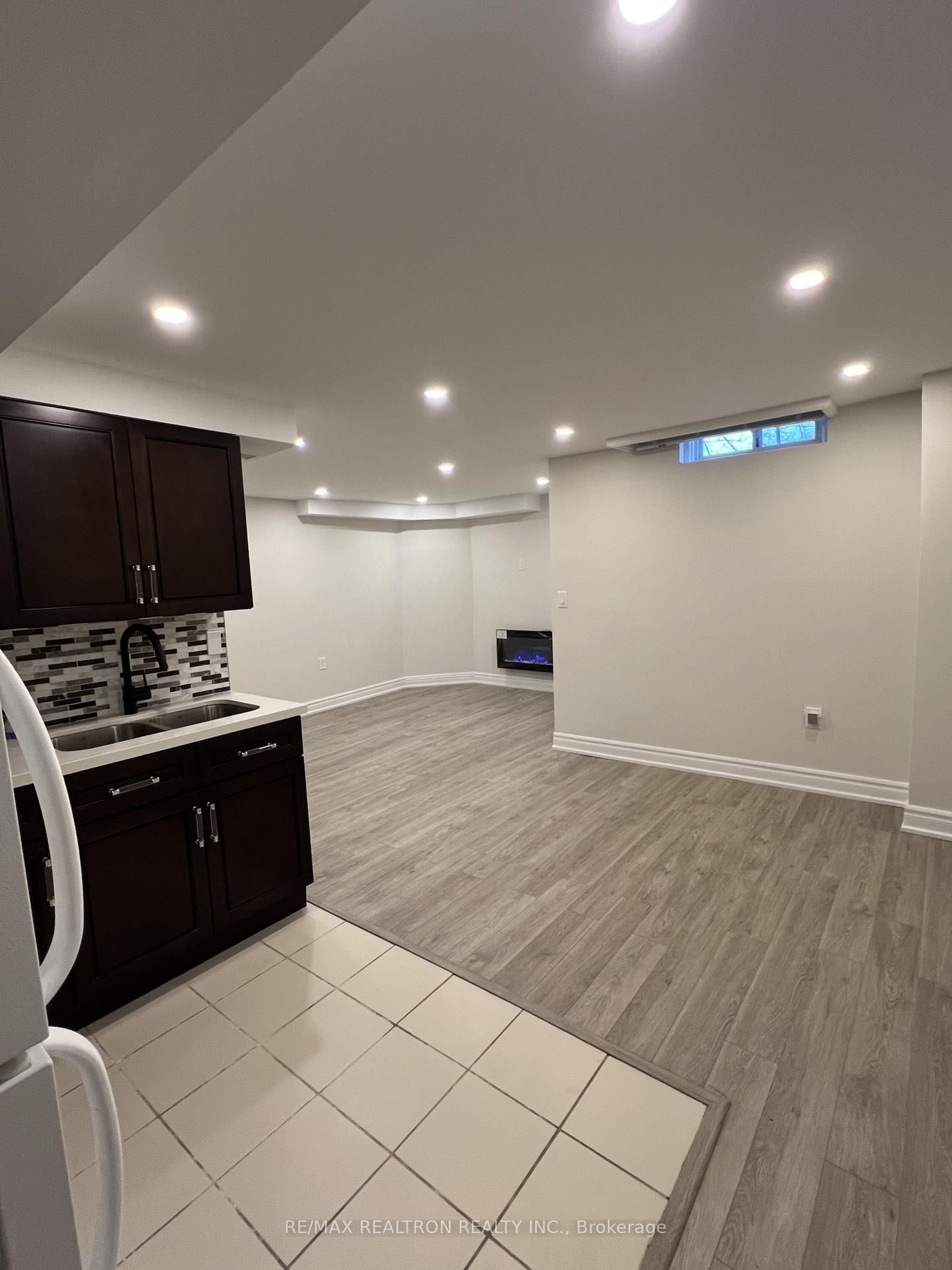 42 Butterfield Crescent, Unit Lower A - Photo 3