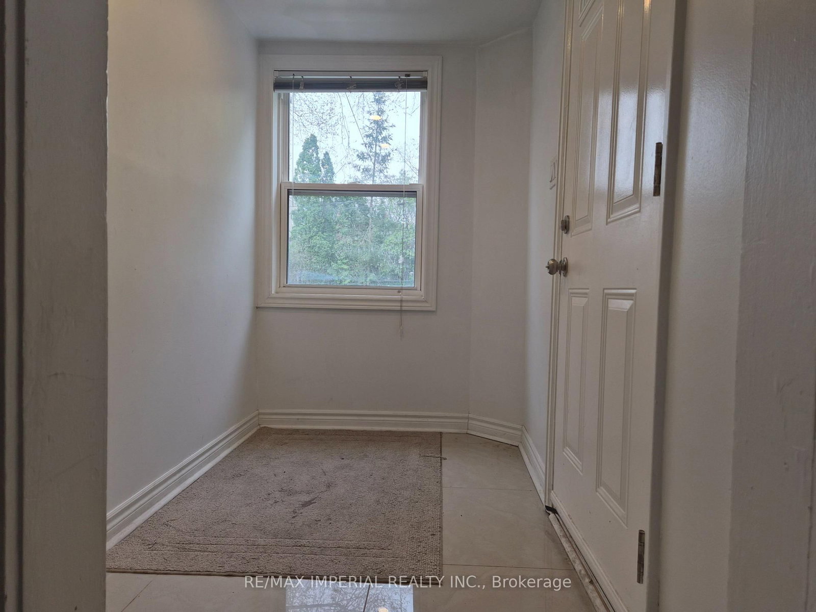 84 Basement Ruggles Avenue - Photo 8