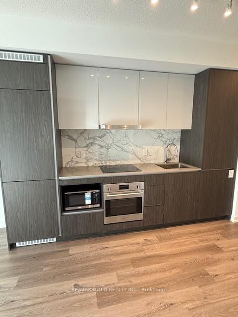 28 Interchange Way, Unit 2208 - Photo 4
