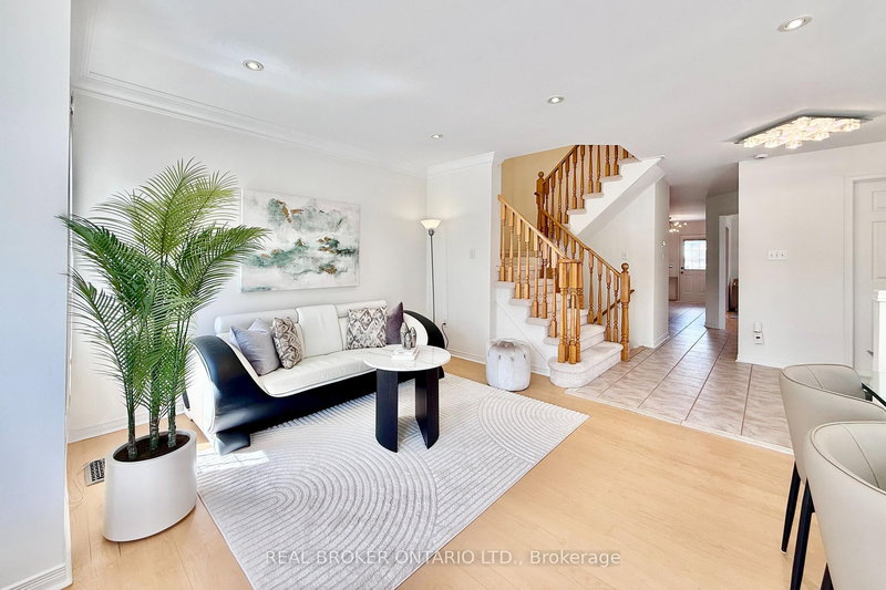 30 Little Angel Rd, Markham, L3R 4X1 | Image 2