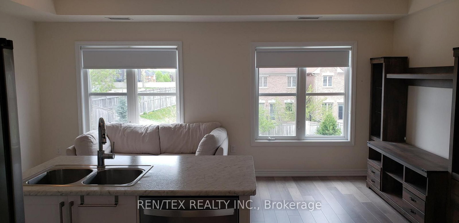 3865 Major Mackenzie Drive W, Unit 211 - Photo 3