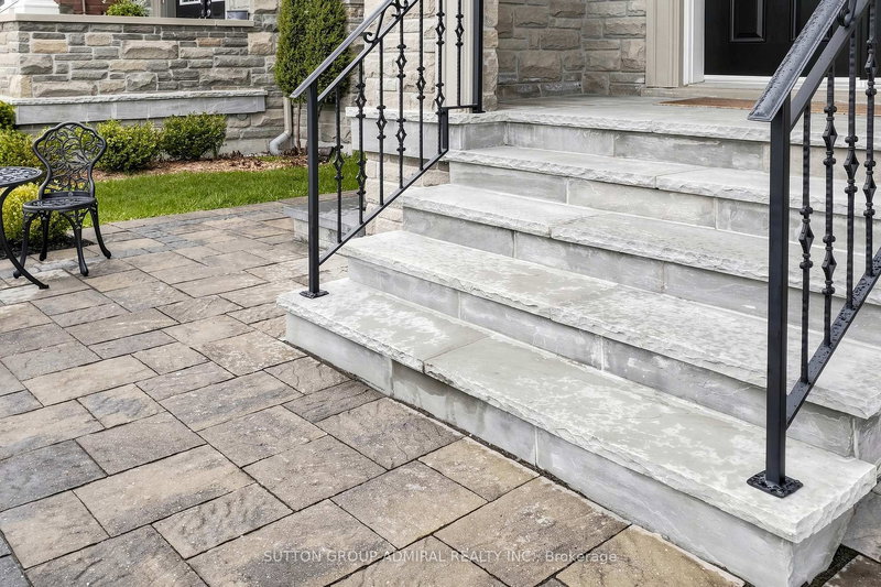 32 Nicort Rd, King, L7B 0B6 | Image 3
