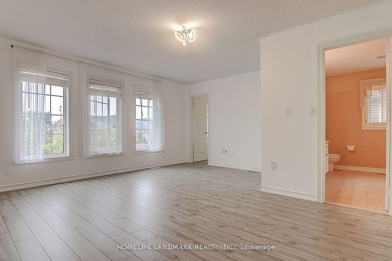 48 Kaitlin Dr, Richmond Hill, L4E 3W7 | Image 3