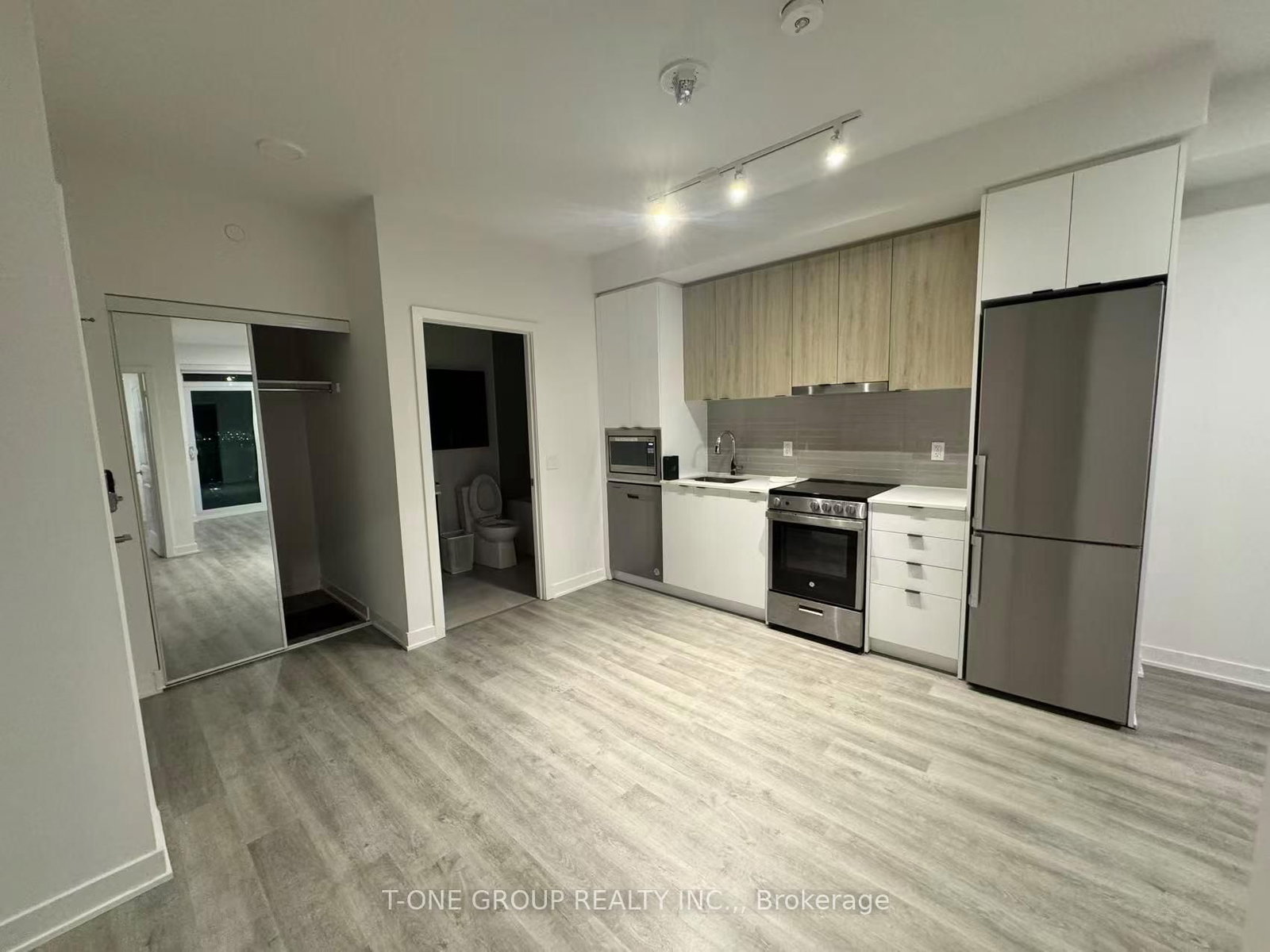 50 Upper Mall Way, Unit 2707 - Photo 2