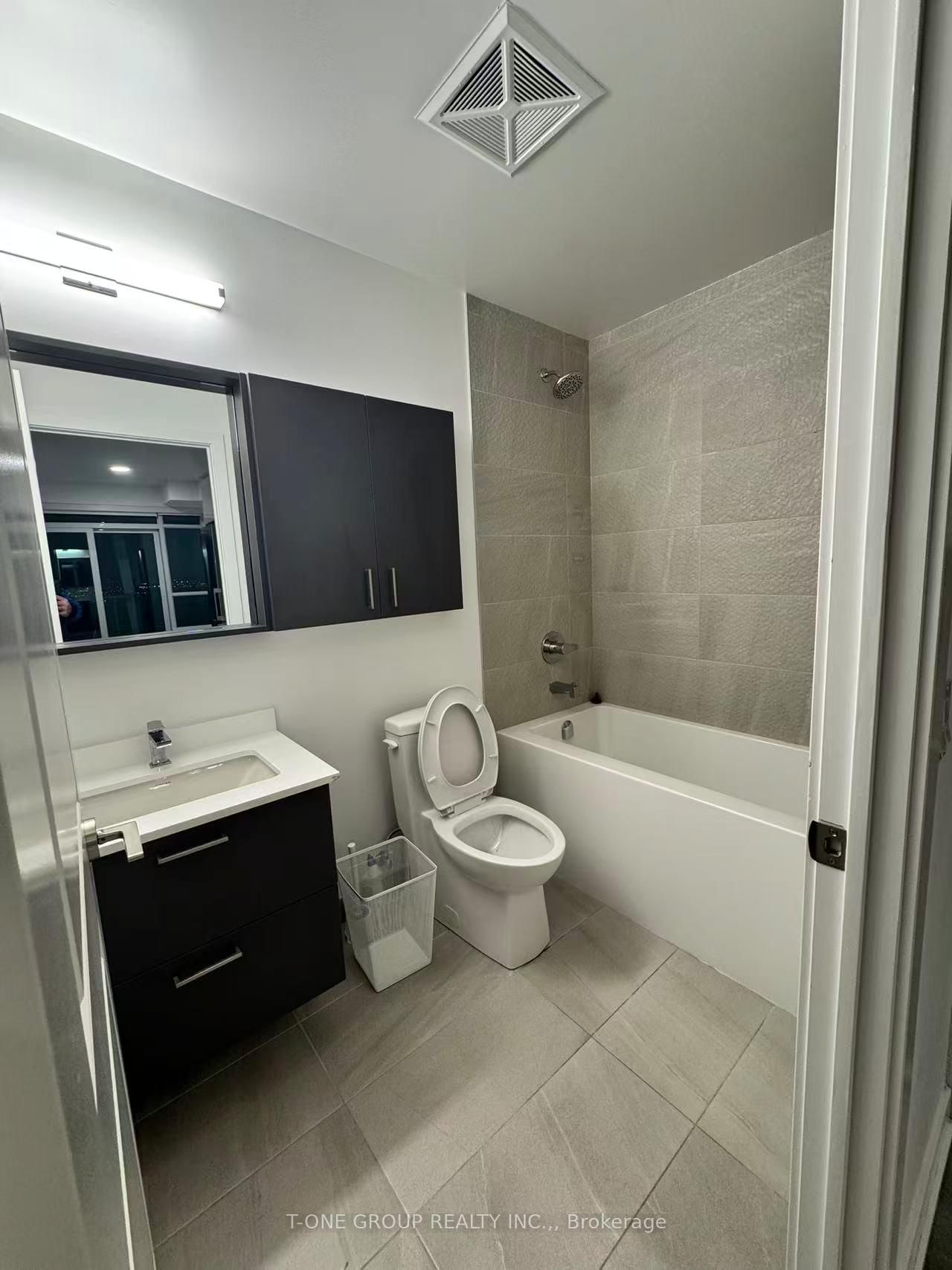 50 Upper Mall Way, Unit 2707 - Photo 3