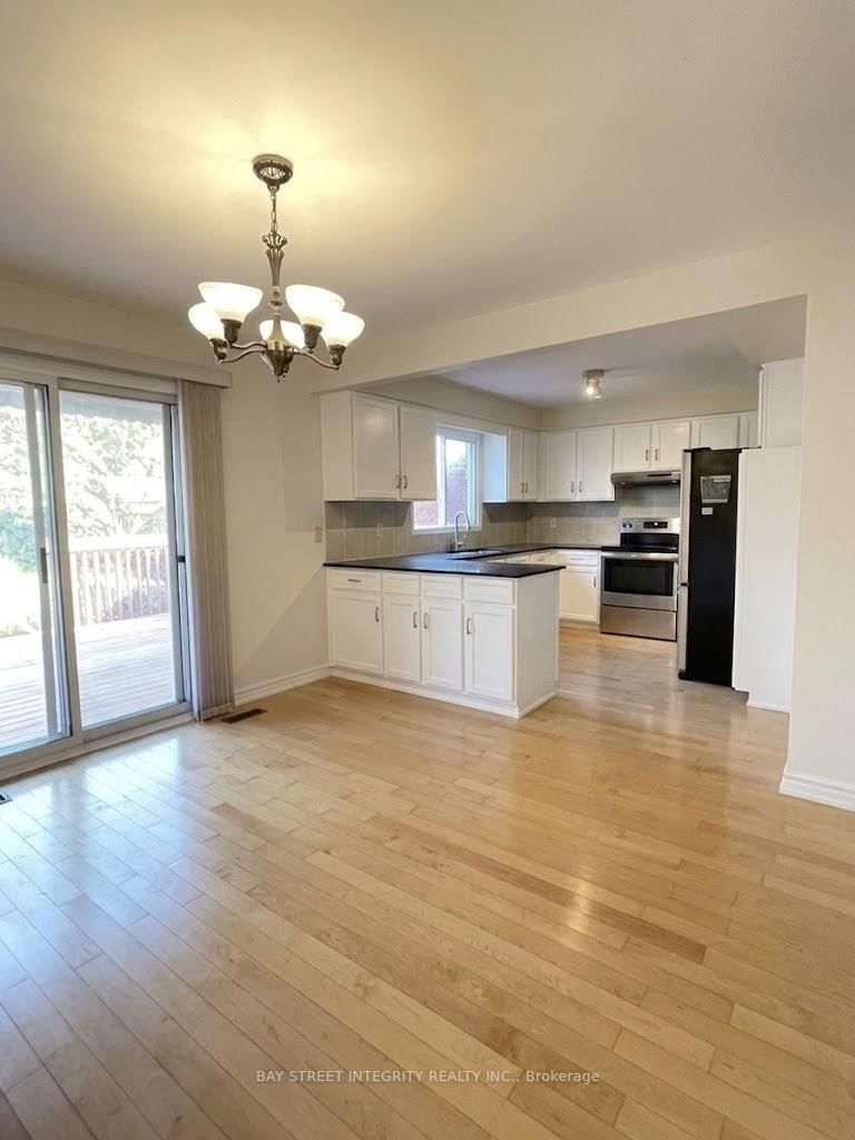 38 Southgate Cres, Richmond Hill, L4B 2E3 | Image 2