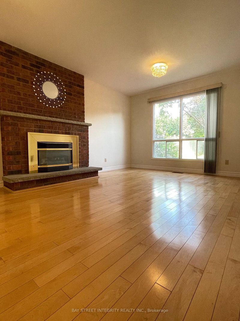 38 Southgate Cres, Richmond Hill, L4B 2E3 | Image 3