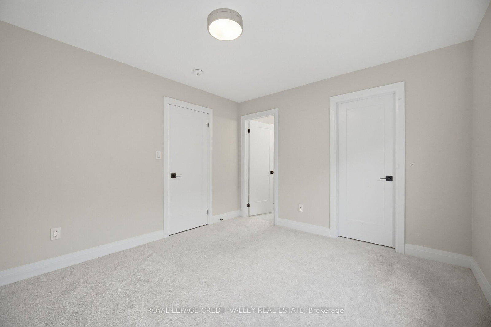 34 Felhazi Trail S • Essa, ON photo 44