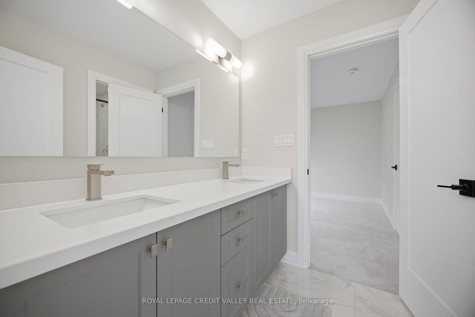 34 Felhazi Trail S • Essa, ON photo 45