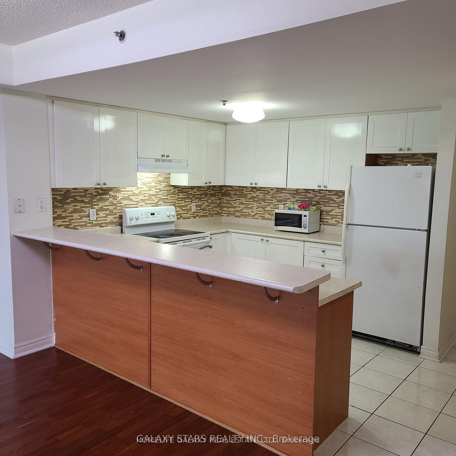 7428 Markham Road, Unit 402 - Photo 4