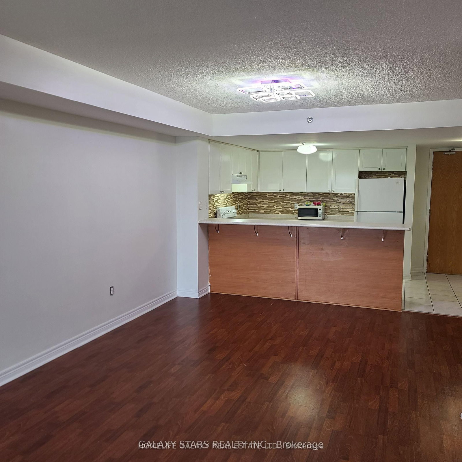 7428 Markham Road, Unit 402 - Photo 5