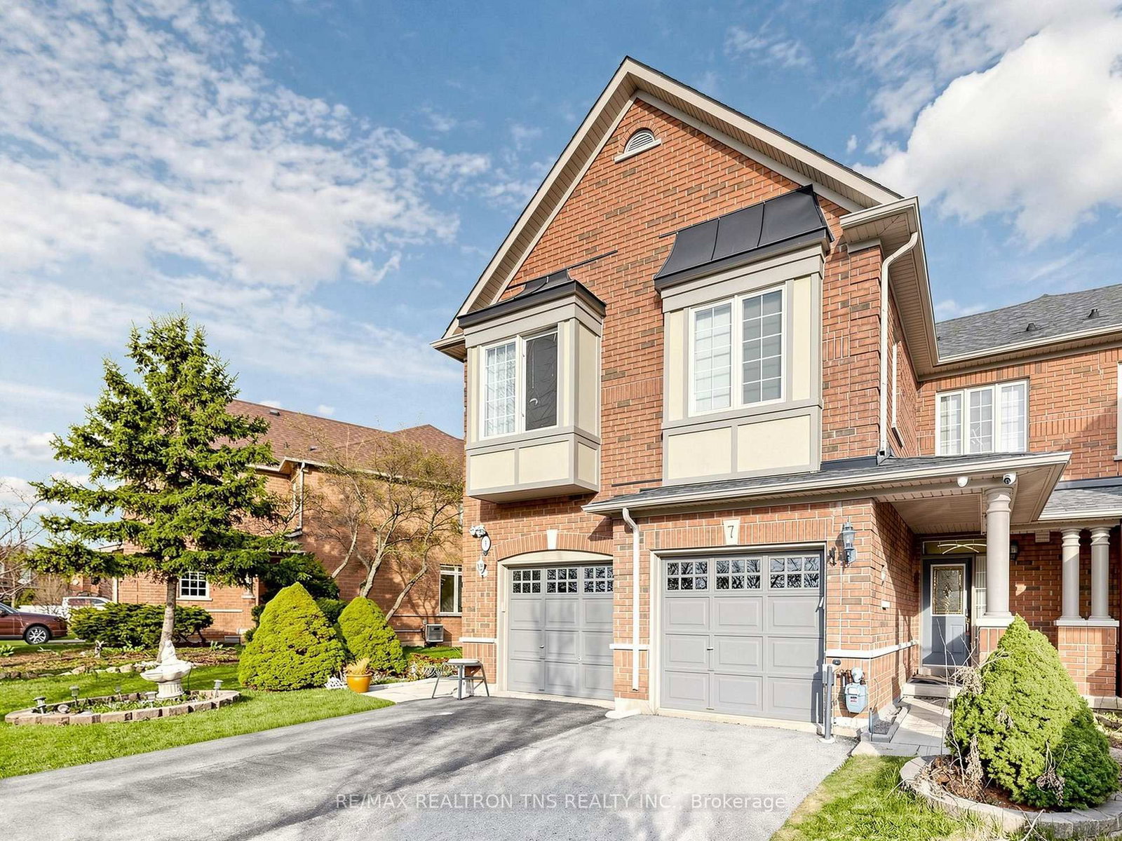 Townhouse for sale at 7 Holly Drive, Richmond Hill, Ontario, L4S 2P1 - Rouge Woods - MLS: N13069824