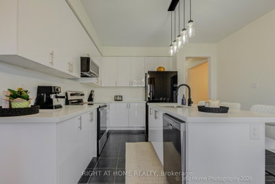 1302 Broderick Street • Innisfil, ON photo 6