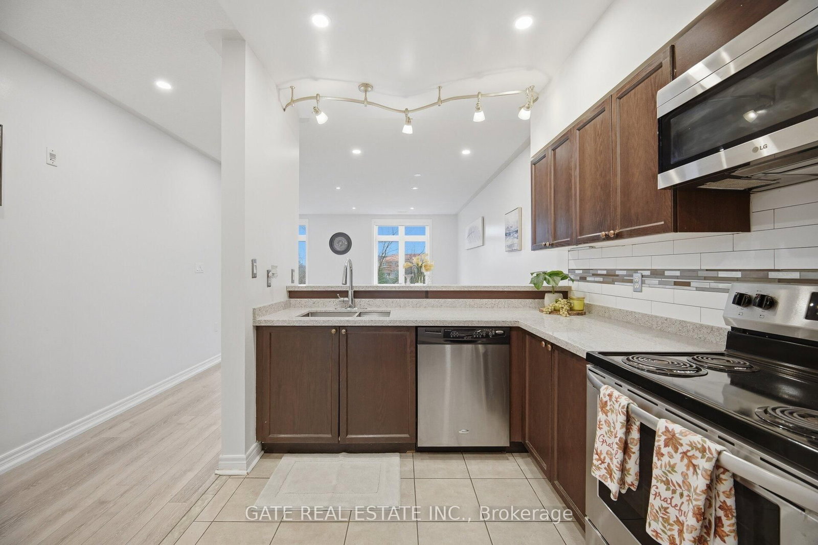 7340 Markham Road, Unit 104 - Photo 13