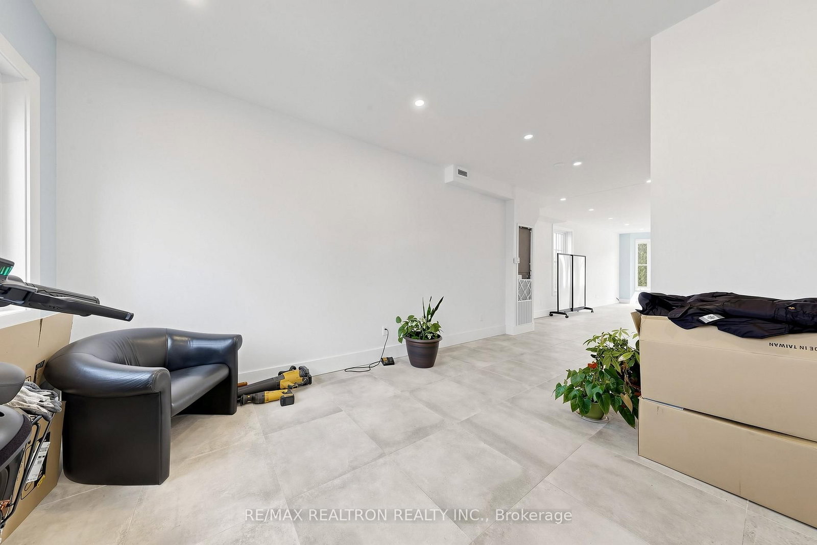 352 Main Street N, Unit 1 - Photo 16
