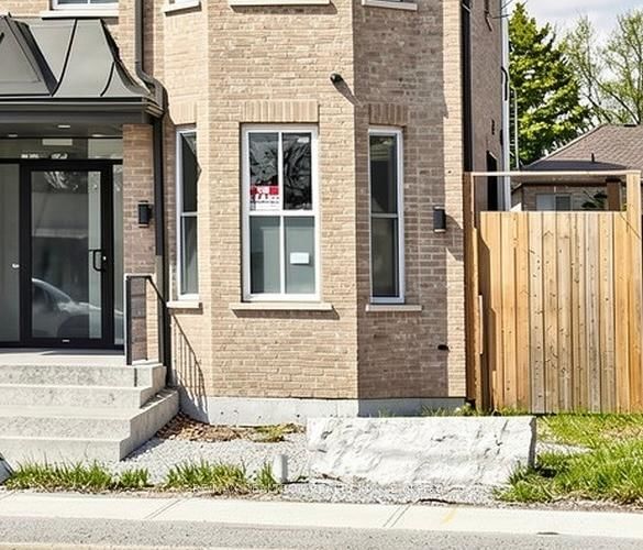 352 Main Street N, Unit 1 - Photo 4