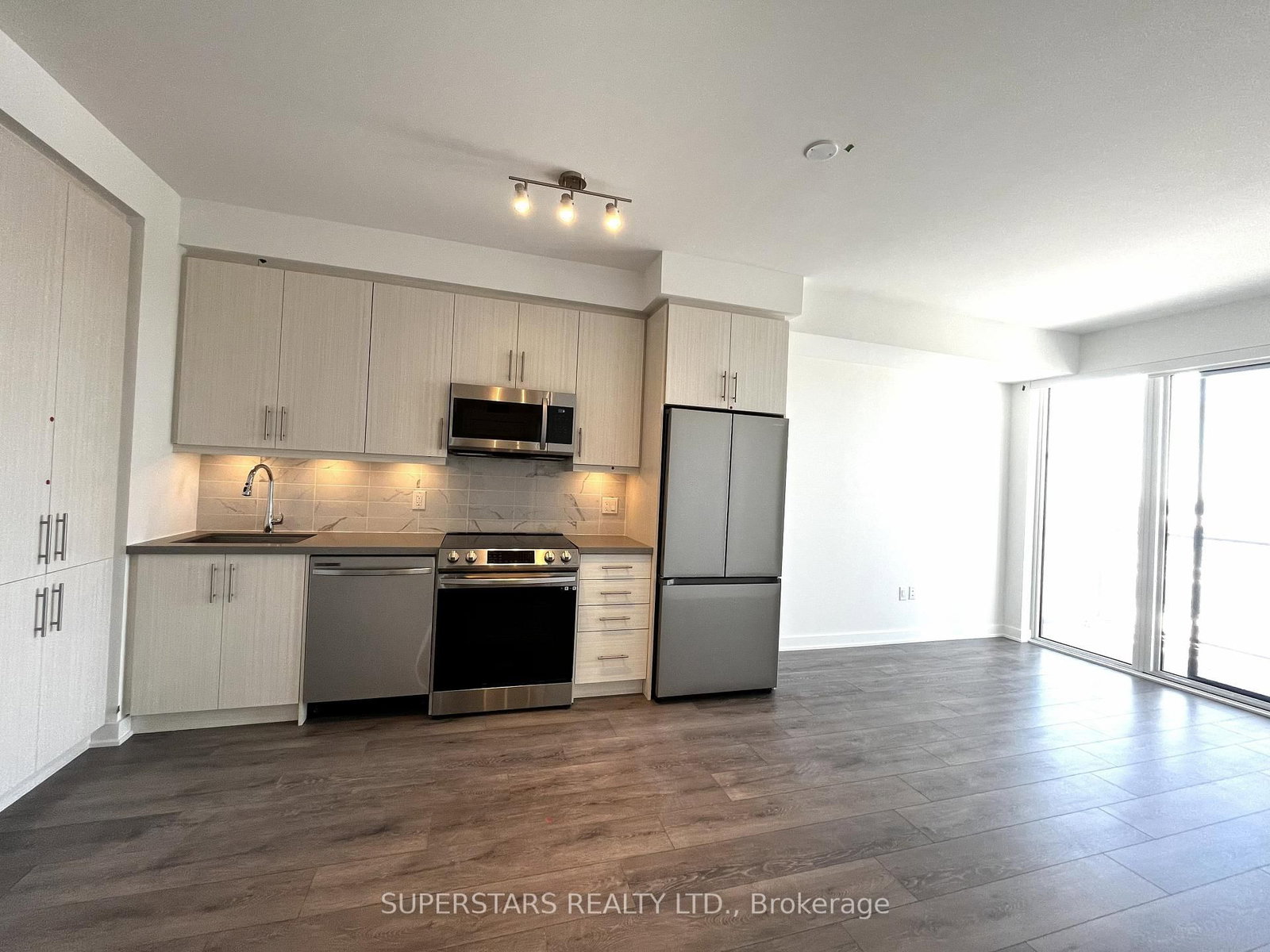 95 Oneida Crescent, Unit 802 - Photo 8