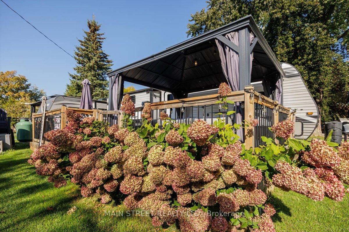 15 Hawaiian Circle • Whitchurch-Stouffville, ON photo 2