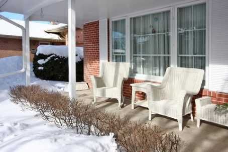 126 Sherwood Forest Dr, Markham, L3P1R1 | Image 2