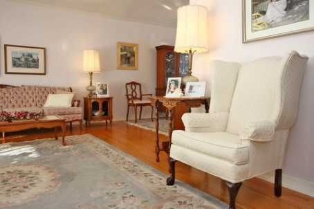 126 Sherwood Forest Dr, Markham, L3P1R1 | Image 3