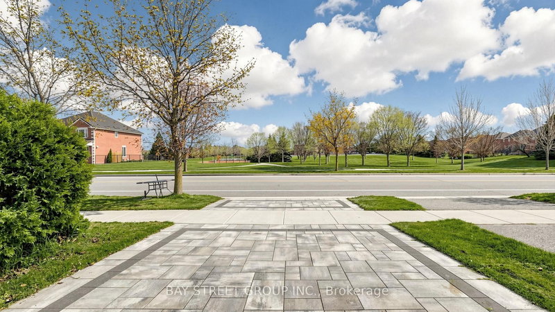 102 Worthing Ave, Markham, L3S 4J9 | Image 2