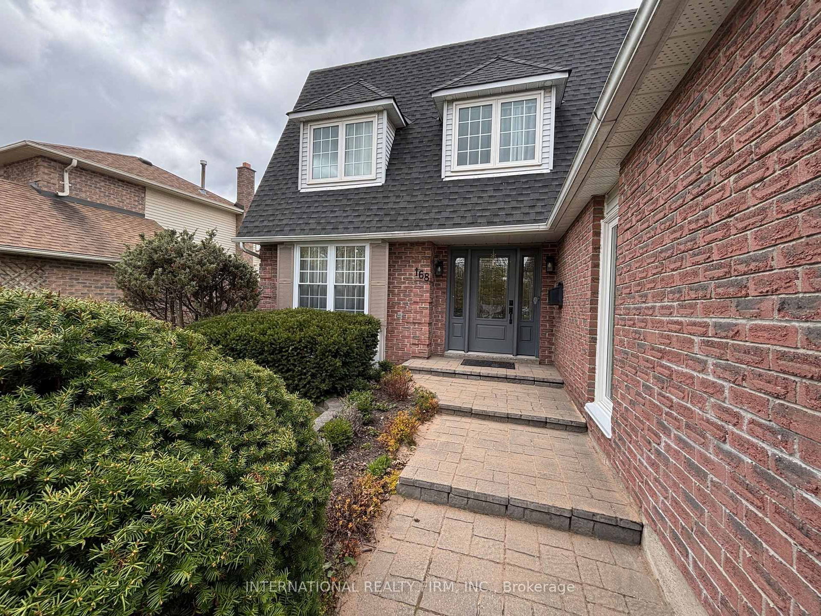 168 Willow Lane • Newmarket, ON photo 3