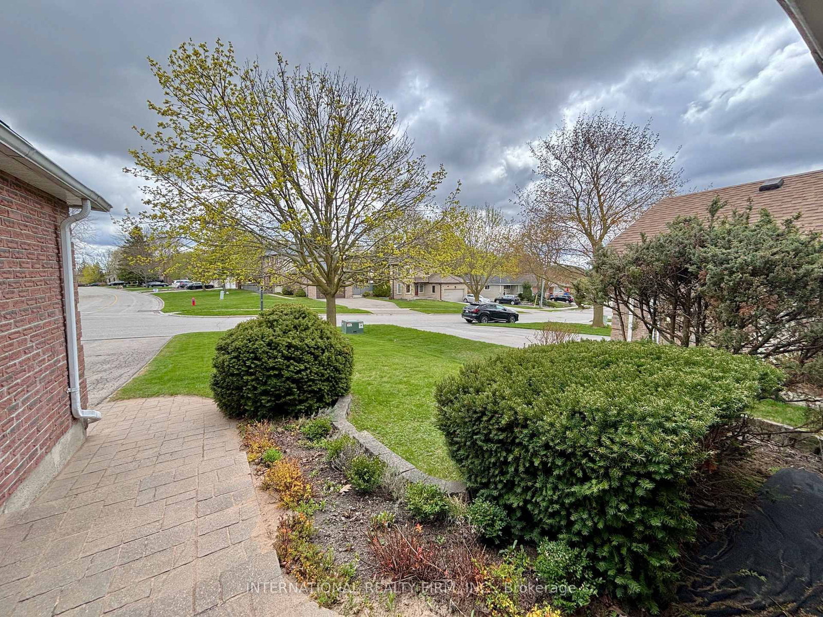 168 Willow Lane • Newmarket, ON photo 4