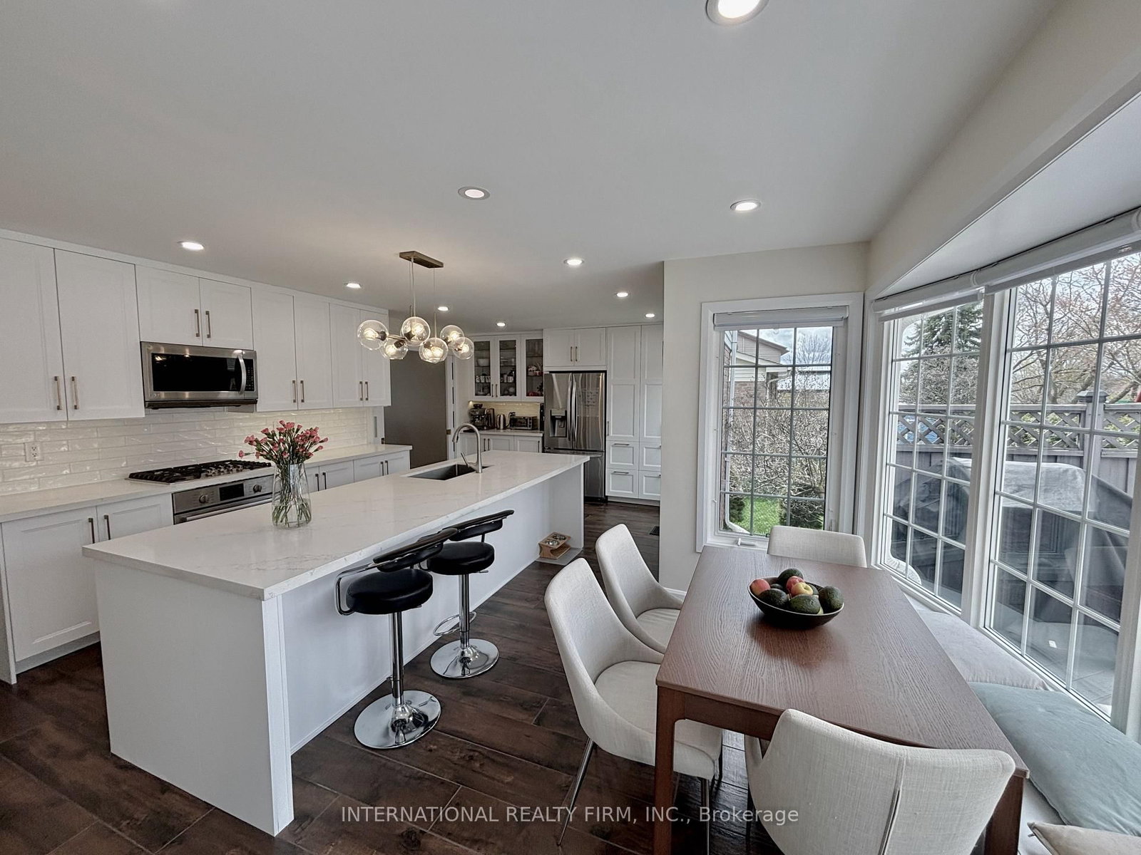168 Willow Lane • Newmarket, ON photo 8