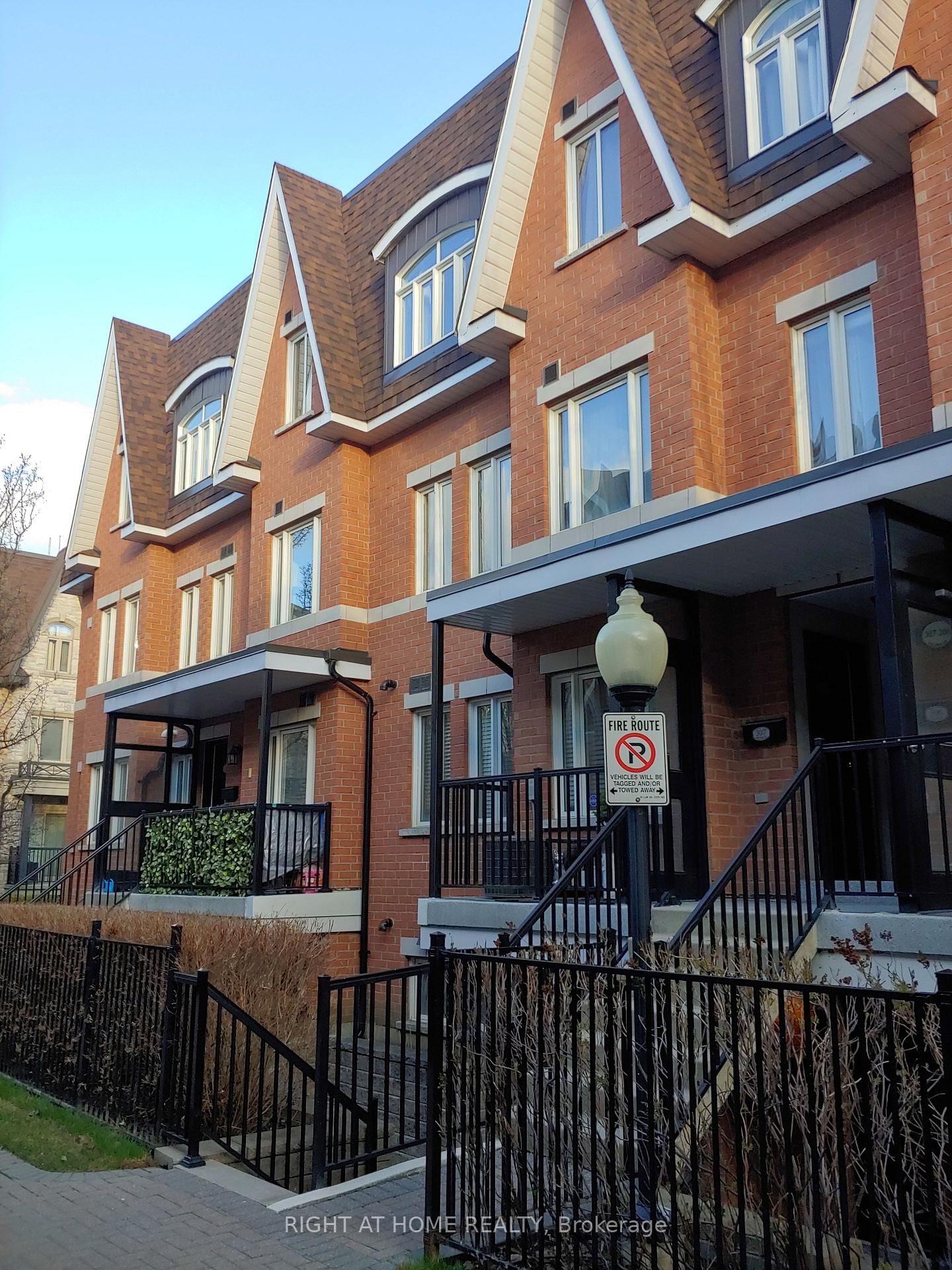 310 John Street, Unit 162