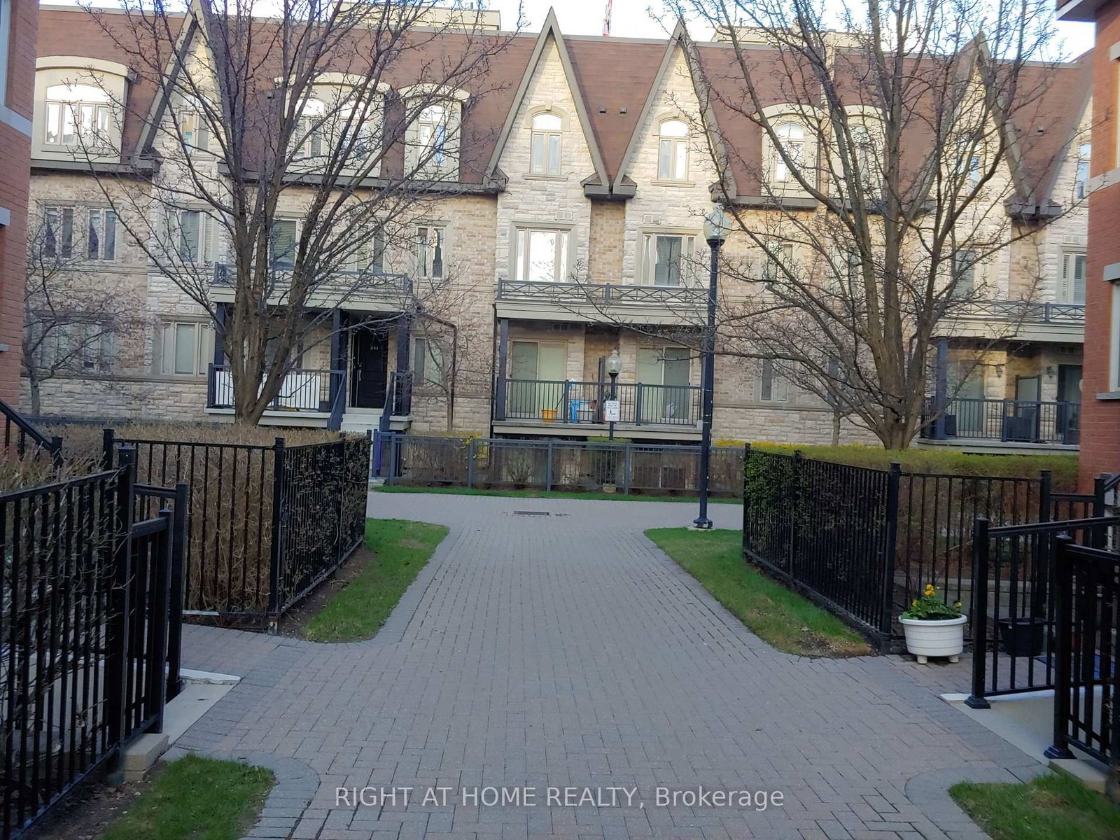 310 John Street, Unit 162 - Photo 3