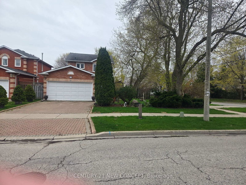 74 Dunsmore Cres, Richmond Hill, L4C 0C5 | Image 2