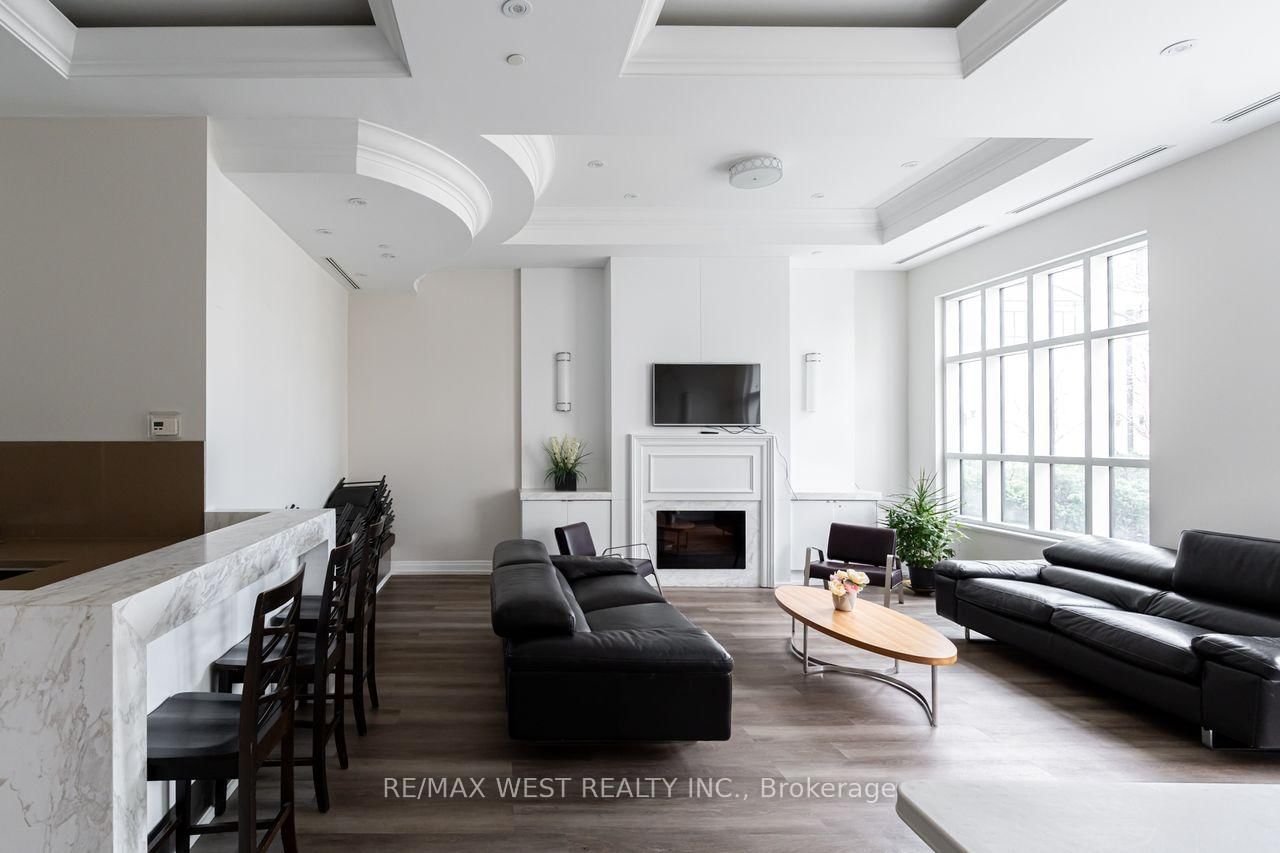 2396 Major MacKenzie Drive W, Unit 230 - Photo 36
