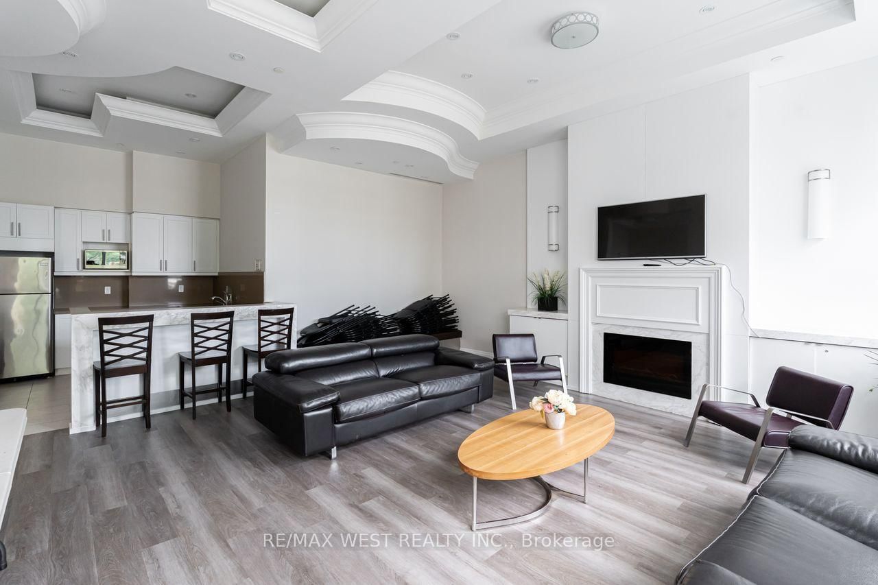 2396 Major MacKenzie Drive W, Unit 230 - Photo 37