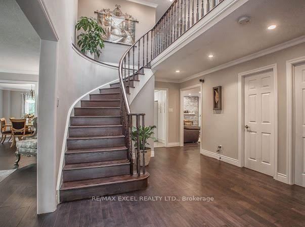 Upper - 414 Manhattan Drive