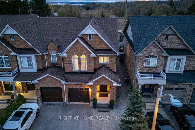 32 Crestbank Court