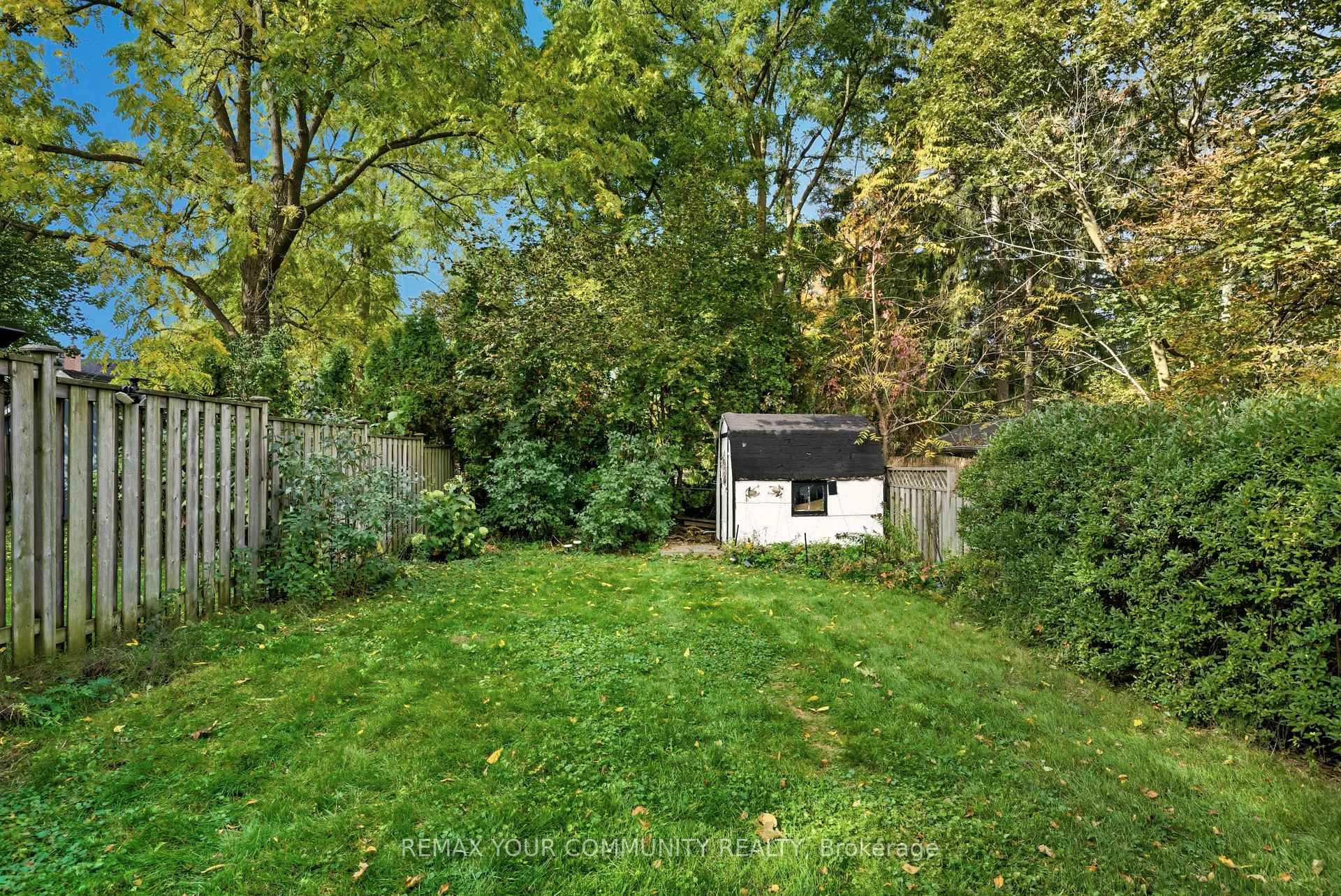 30 Elizabeth Street S