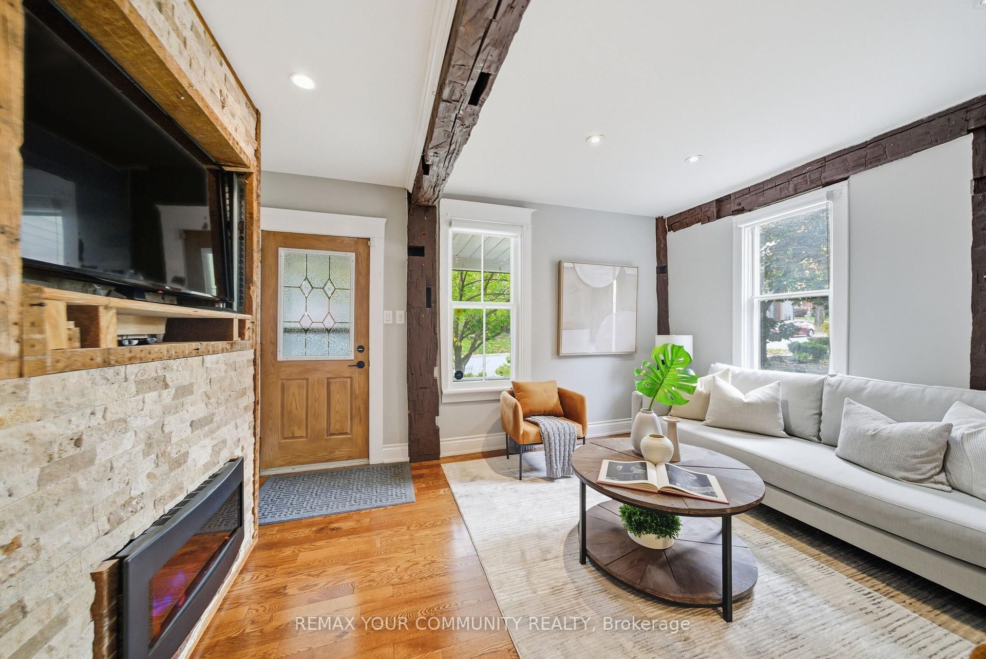 30 Elizabeth Street S