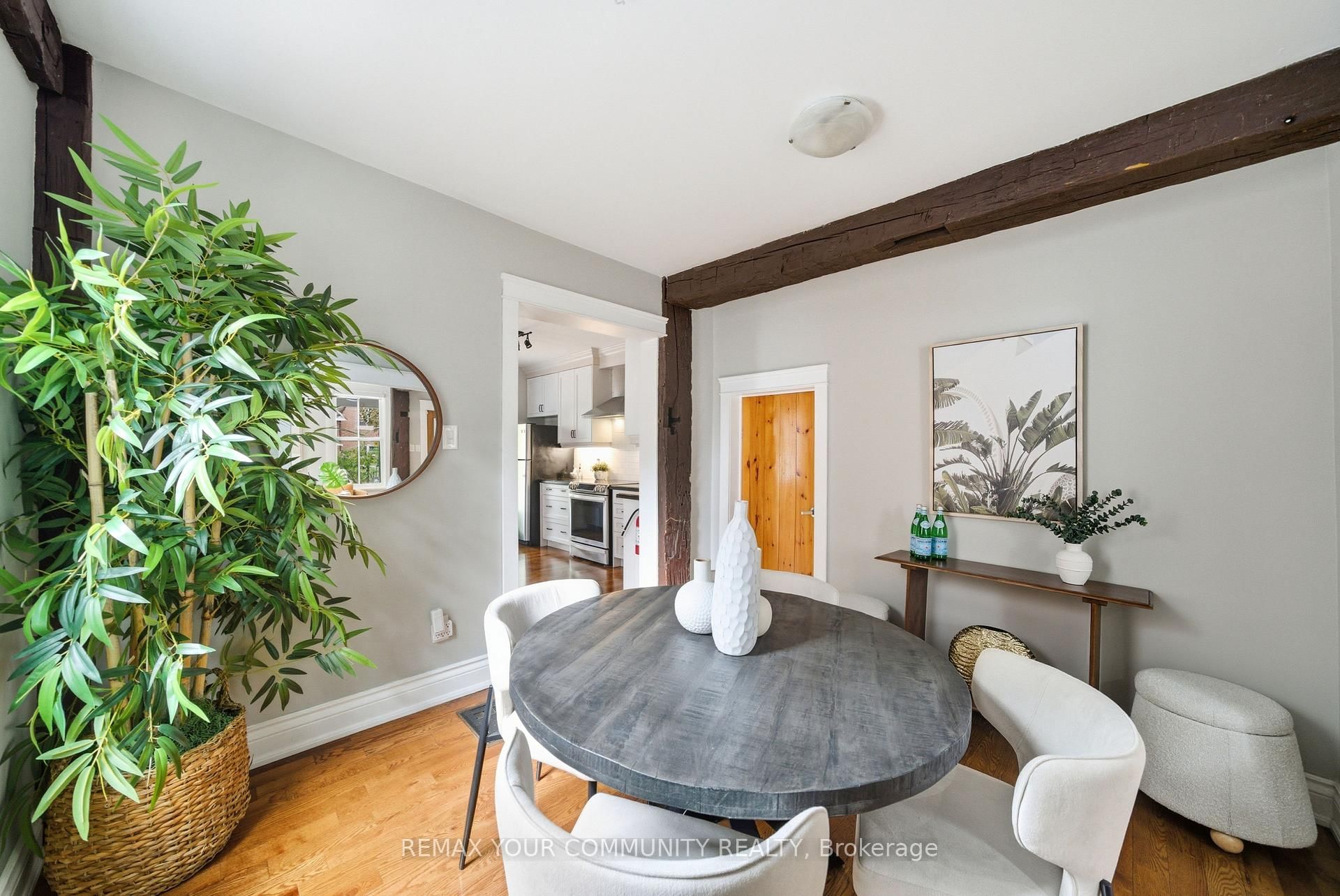 30 Elizabeth Street S