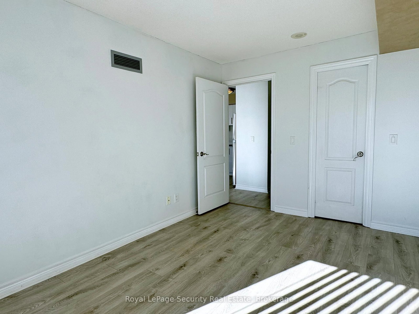 15 North Park Road, Unit 917 - Photo 8